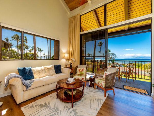 Corner Unit with 2 Bedrooms & Ocean Views