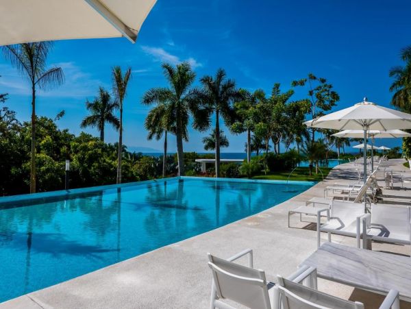 Oceanview Condo with Incredible Resort Amenities & On-Site Beach