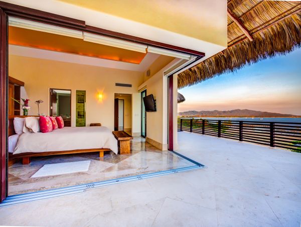 Stunning 3 Bedroom Vacation Rental with Pool & Spa