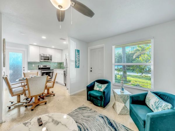 Charming Two Bedroom Vacation Rental in Bradenton Close to Beach