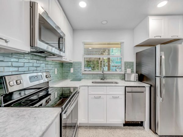 Charming Two Bedroom Vacation Rental in Bradenton Close to Beach