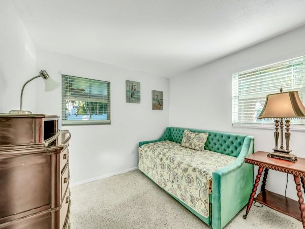 Charming Two Bedroom Vacation Rental in Bradenton Close to Beach