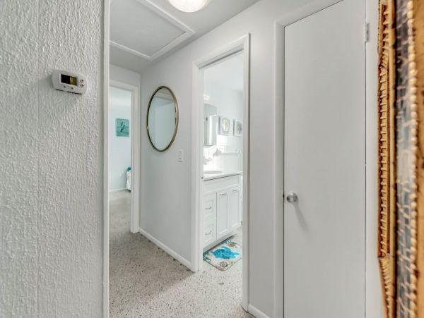Charming Two Bedroom Vacation Rental in Bradenton Close to Beach