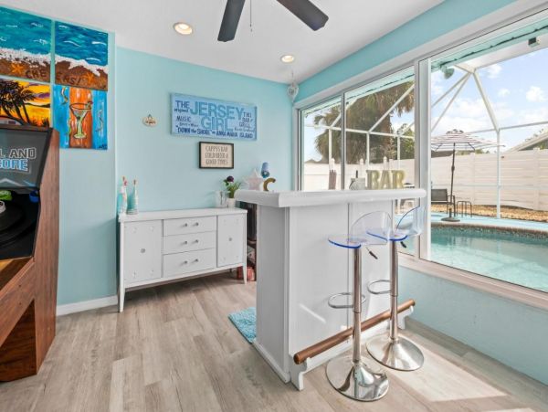 Lovely 3 Bedroom Home with Private Pool & Spa