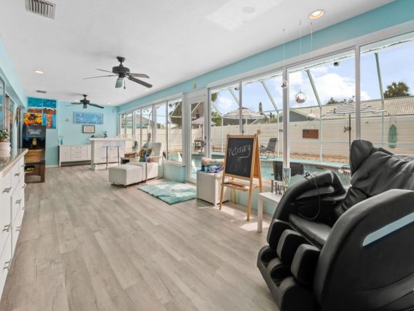 Lovely 3 Bedroom Home with Private Pool & Spa