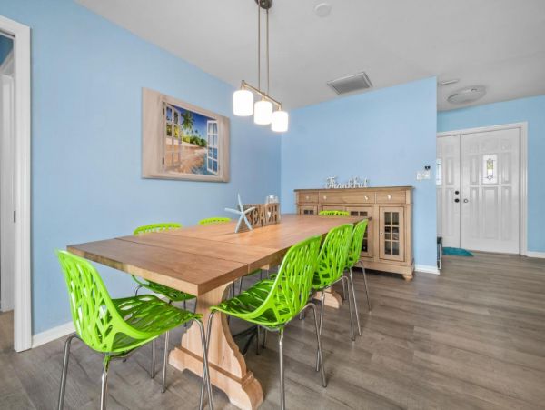 Lovely 3 Bedroom Home with Private Pool & Spa