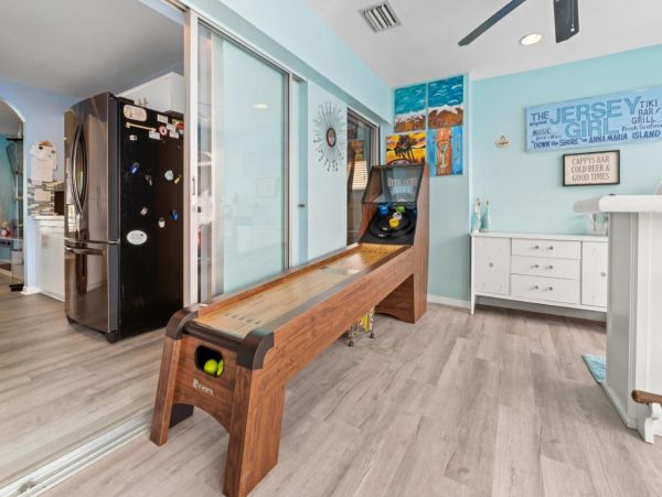 Lovely 3 Bedroom Home with Private Pool & Spa