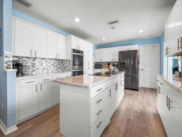 Lovely 3 Bedroom Home with Private Pool & Spa