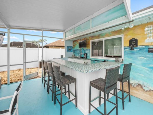 Lovely 3 Bedroom Home with Private Pool & Spa