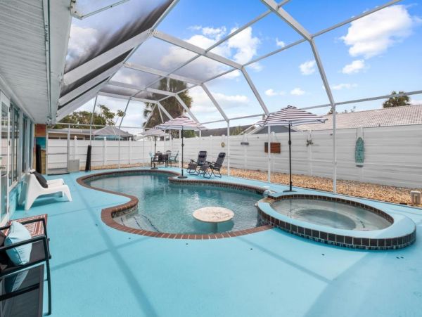 Lovely 3 Bedroom Home with Private Pool & Spa