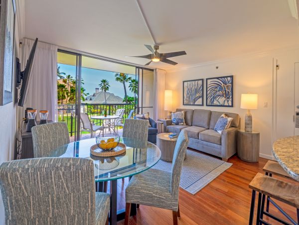 Light, Bright & Modern Two Bedroom Condo in Kaanapali