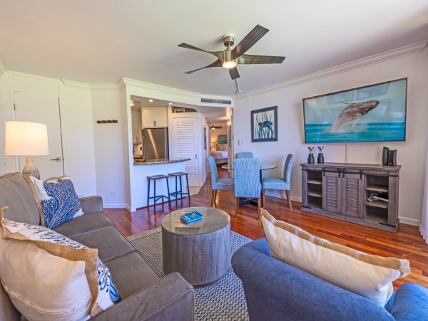 Light, Bright & Modern Two Bedroom Condo in Kaanapali