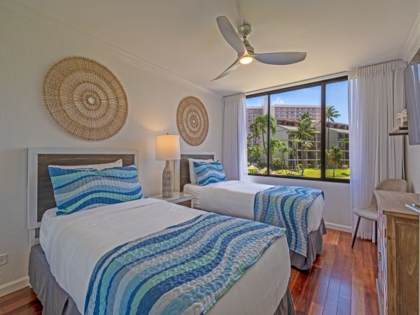 Light, Bright & Modern Two Bedroom Condo in Kaanapali