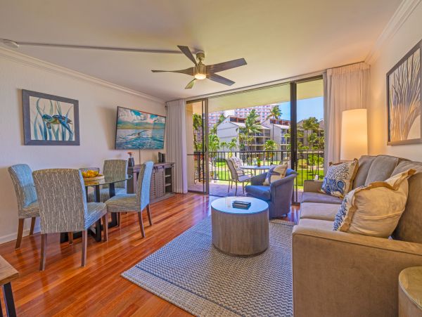 Light, Bright & Modern Two Bedroom Condo in Kaanapali