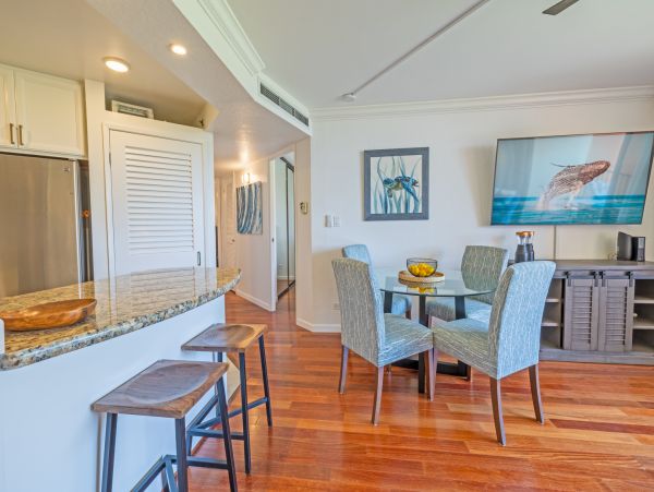 Light, Bright & Modern Two Bedroom Condo in Kaanapali