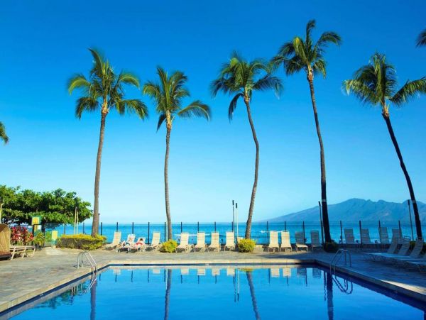 Light, Bright & Modern Two Bedroom Condo in Kaanapali