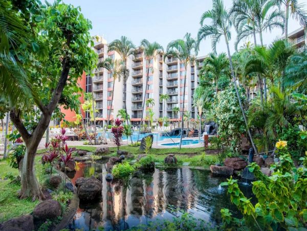 Light, Bright & Modern Two Bedroom Condo in Kaanapali