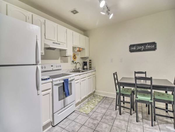 St.Petersburg 2Bd/1Bath Condo Near the Area's Best Attractions!