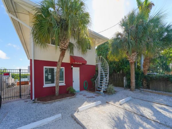 Siesta Key 1 Bedroom Condo with Bay View & Dock