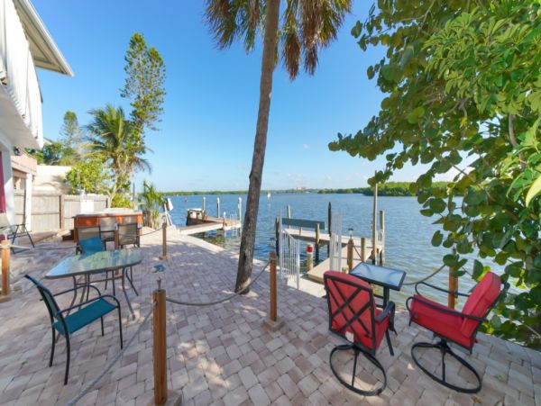 Siesta Key 1 Bedroom Condo with Bay View & Dock