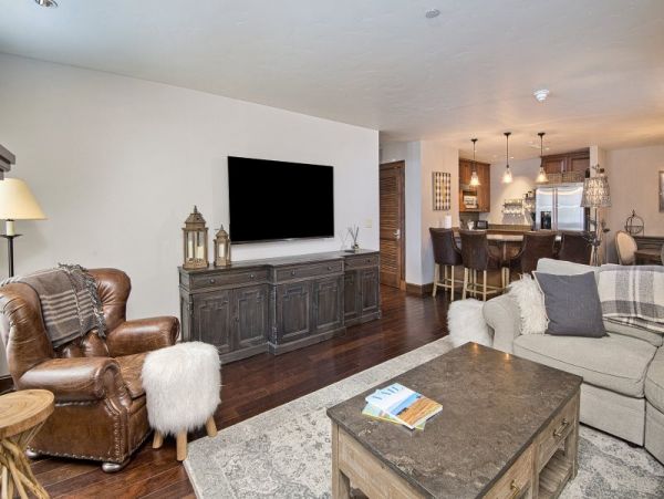 Luxury Two Bedroom Vacation Condo in Avon Sleeps 4