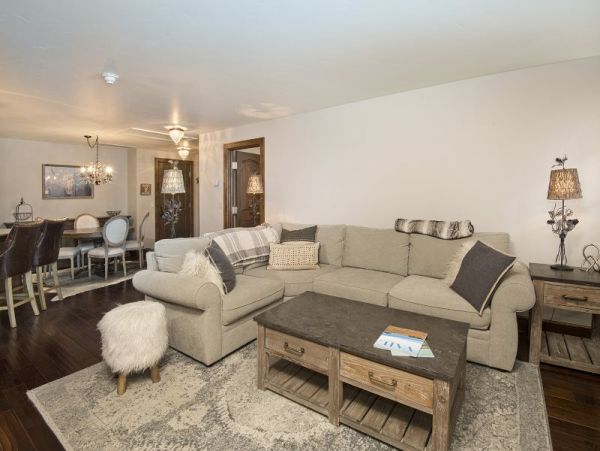 Luxury Two Bedroom Vacation Condo in Avon Sleeps 4