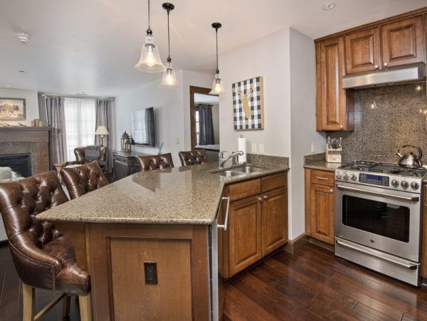 Luxury Two Bedroom Vacation Condo in Avon Sleeps 4