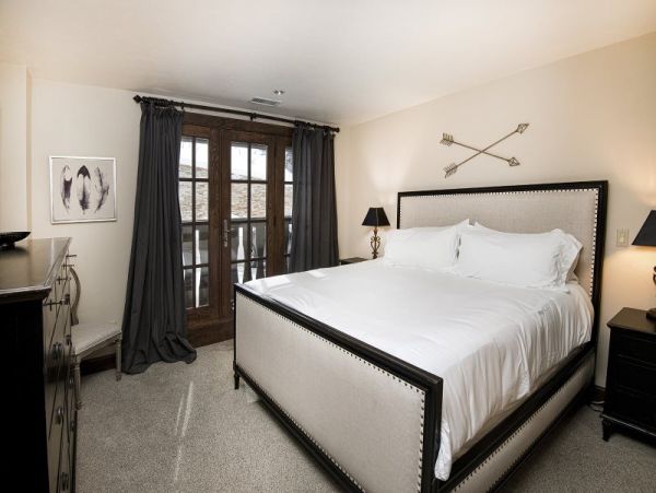 Luxury Two Bedroom Vacation Condo in Avon Sleeps 4