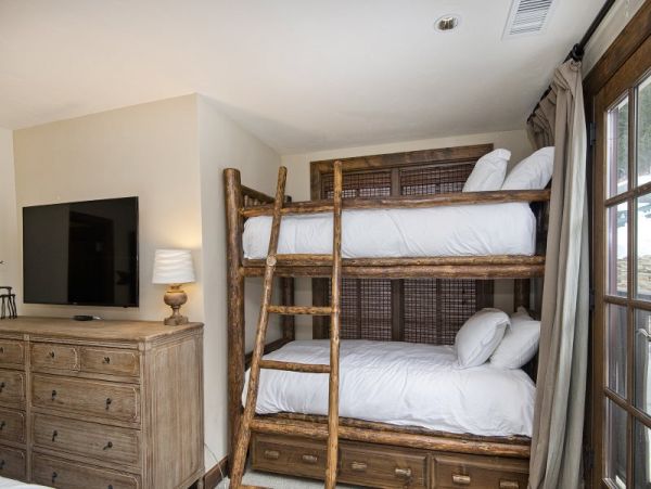 Luxury Two Bedroom Vacation Condo in Avon Sleeps 4