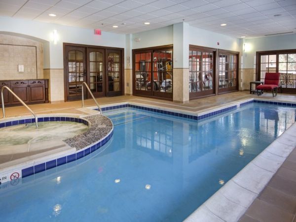 Luxury Two Bedroom Vacation Condo in Avon Sleeps 4