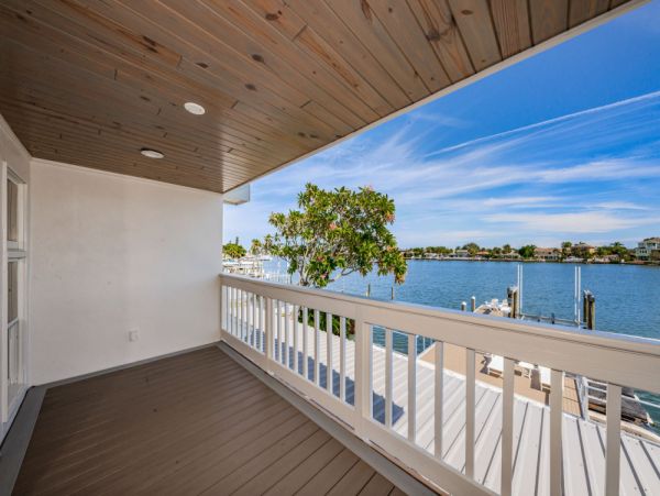 Waterfront Home with 4 Bedrooms Plus a Kids Nook