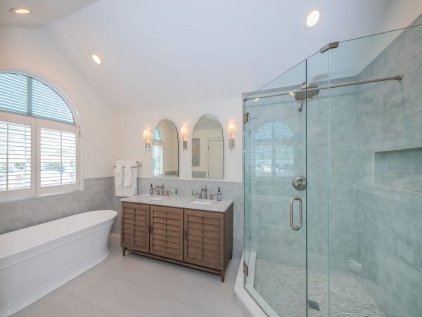 Waterfront Home with 4 Bedrooms Plus a Kids Nook
