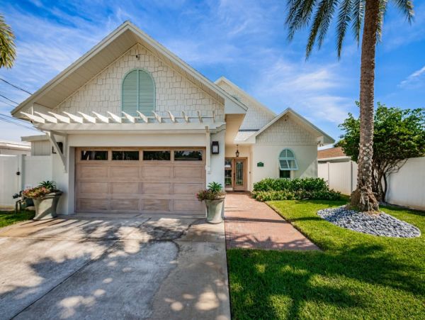 Waterfront Home with 4 Bedrooms Plus a Kids Nook
