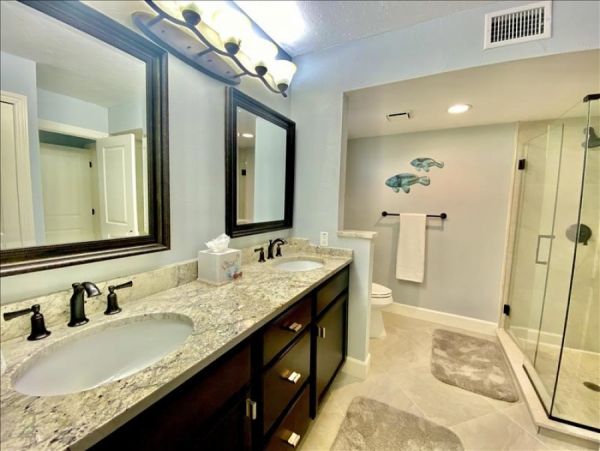 Bayside Condo with Bay Views, 2 Communal Pools, 2 Tennis Courts & Gym!