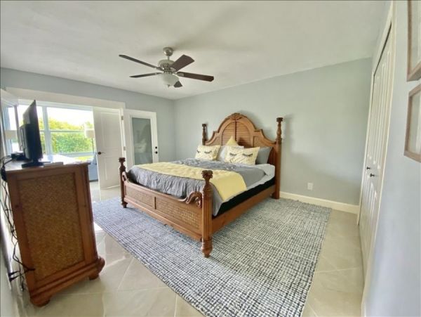 Bayside Condo with Bay Views, 2 Communal Pools, 2 Tennis Courts & Gym!