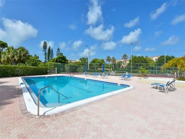 Bayside Condo with Bay Views, 2 Communal Pools, 2 Tennis Courts & Gym!