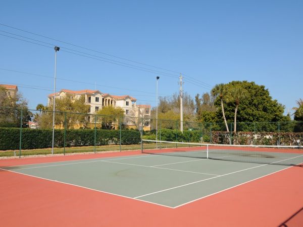 Bayside Condo with Bay Views, 2 Communal Pools, 2 Tennis Courts & Gym!