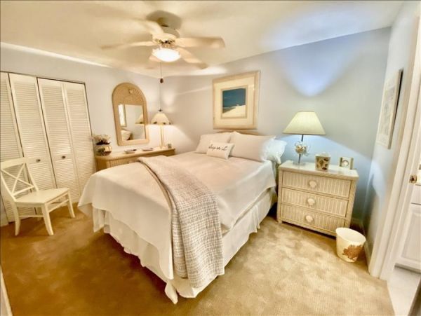 On beach Longboat Ley Vacation Condo Two Bedroom