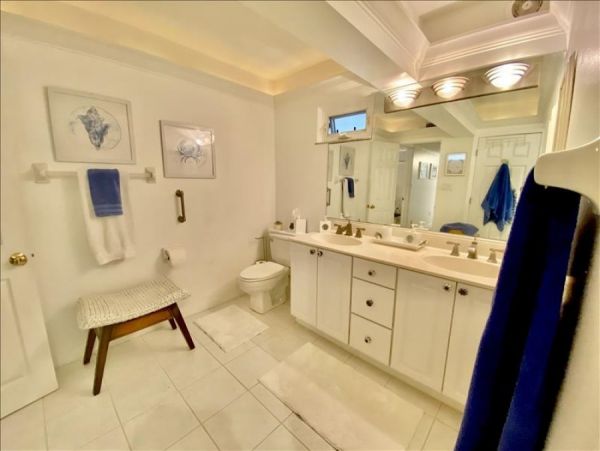 On beach Longboat Ley Vacation Condo Two Bedroom