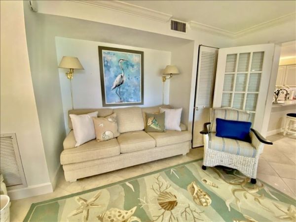 On beach Longboat Ley Vacation Condo Two Bedroom