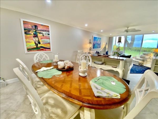 On beach Longboat Ley Vacation Condo Two Bedroom