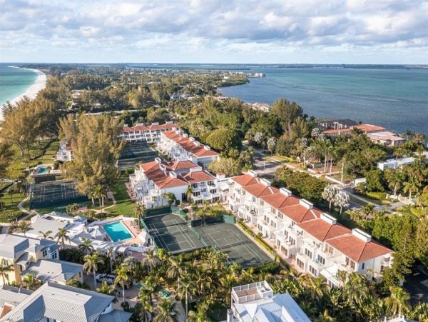 On beach Longboat Ley Vacation Condo Two Bedroom
