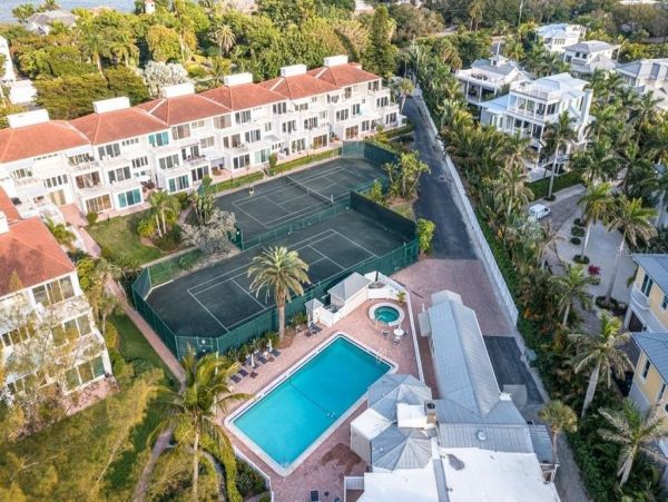 On beach Longboat Ley Vacation Condo Two Bedroom