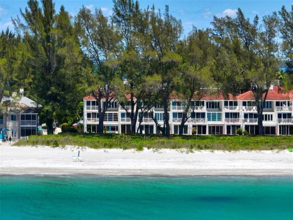 On beach Longboat Ley Vacation Condo Two Bedroom