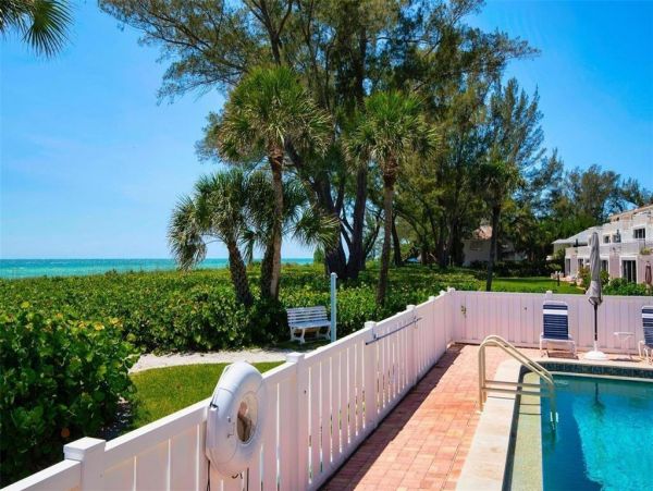 On beach Longboat Ley Vacation Condo Two Bedroom