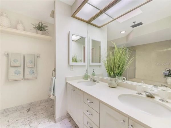 Charming 3 Bedroom Vacation Villa in Longboat Key Sleeps 6