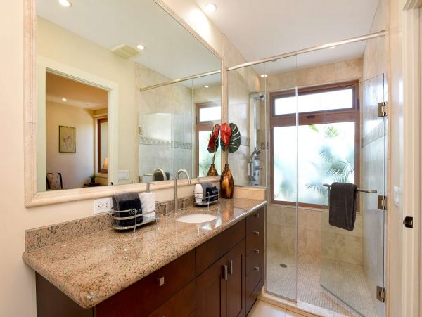 Beachfront Three Bedroom Vacation Condo in Kihei