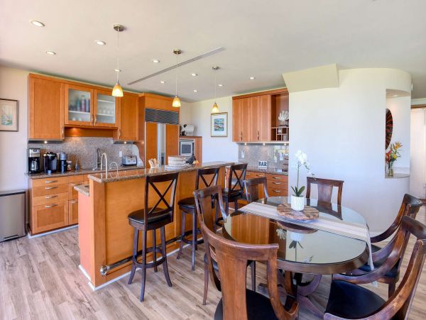 Beachfront Three Bedroom Vacation Condo in Kihei