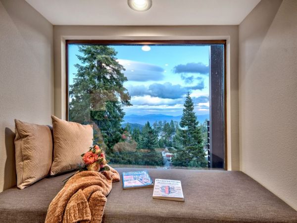 11 Bedroom Luxury Vacation Home with Great Views