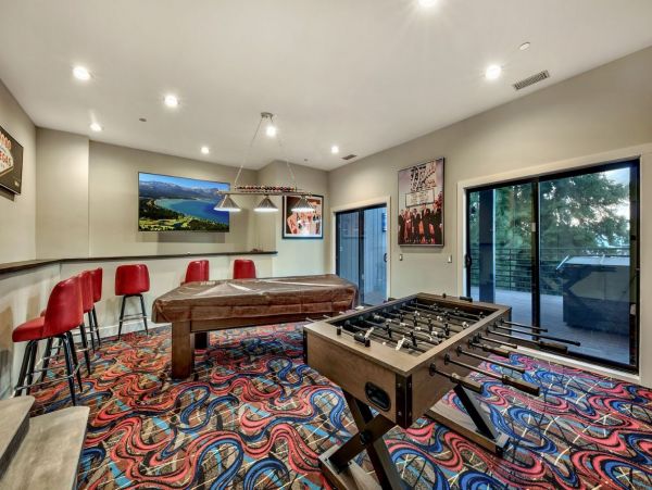 11 Bedroom Luxury Vacation Home with Great Views